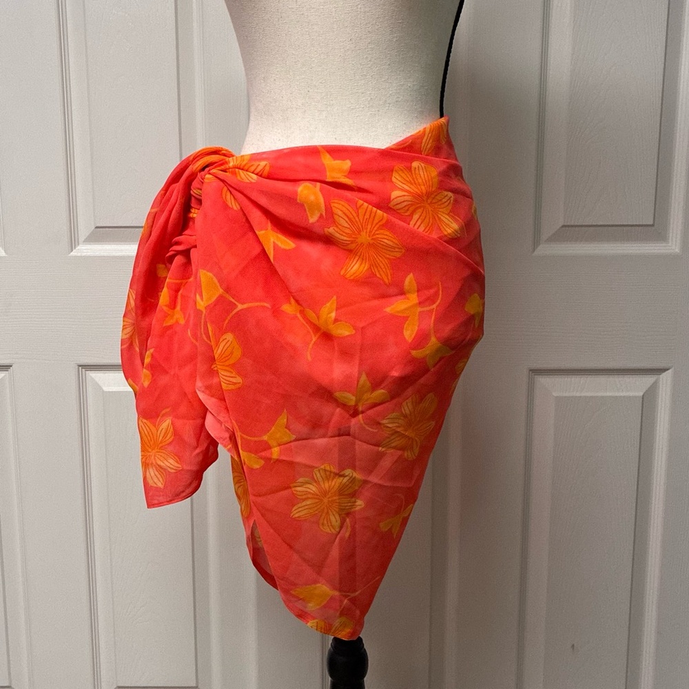NWOT Lady Juliet sarong/pareo, with matching travel pouch. 43 x 70 in. - Picture 3 of 14